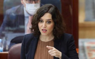 Ayuso insiste en que rebajará medio punto de IRPF a todos los madrileños en plena ofensiva fiscal del Gobierno y sus socios